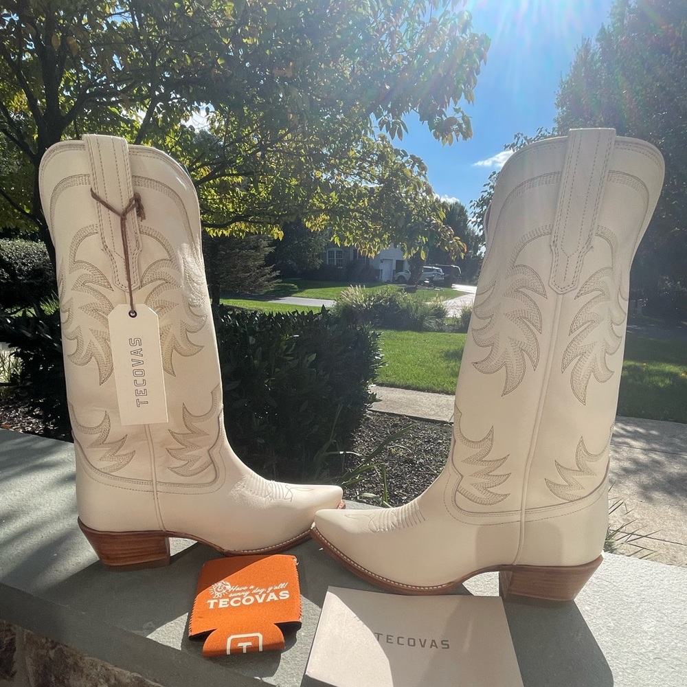 Brand new authentic Tecovas cowboy boots in bone